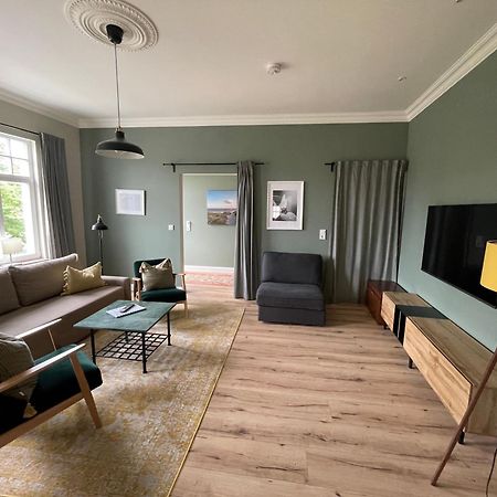Luxus Lindenhof Apartments -Ferienwohnungen In Friesland An Der Nordsee Am Naturschutzgebiet Urwald Neuenburg  外观 照片