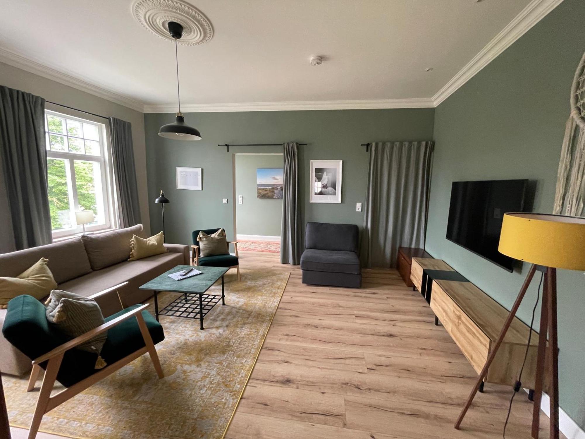 Luxus Lindenhof Apartments -Ferienwohnungen In Friesland An Der Nordsee Am Naturschutzgebiet Urwald Neuenburg  外观 照片